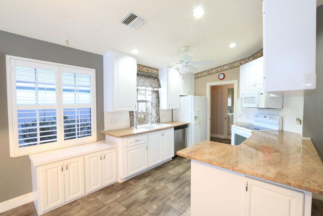 1220 NW Bentley Cir Apt B, Port St Lucie, FL 34986
