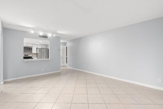 610 Tennis Club Drive 406, Fort Lauderdale, FL 33311