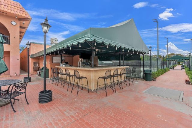 610 Tennis Club Drive 406, Fort Lauderdale, FL 33311