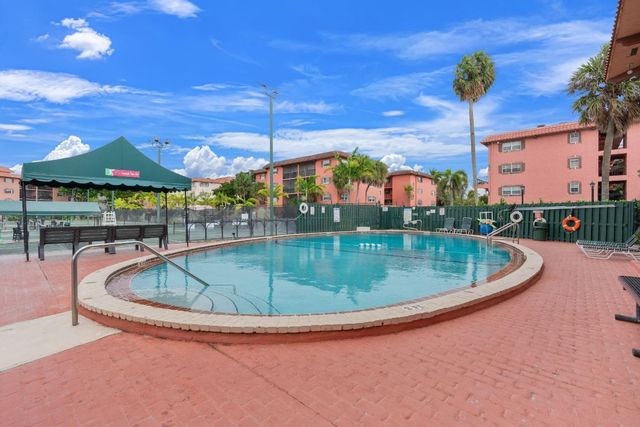 610 Tennis Club Drive 406, Fort Lauderdale, FL 33311