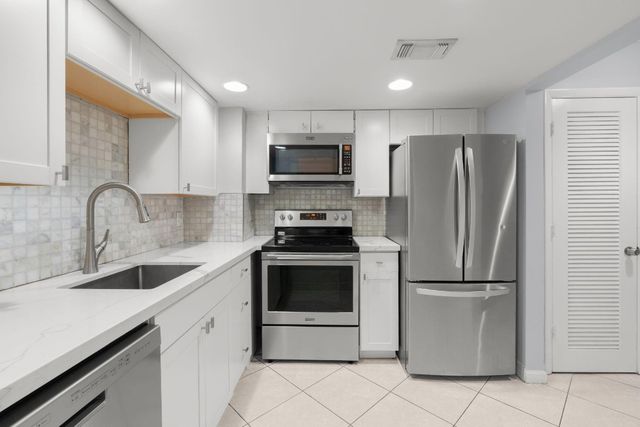 610 Tennis Club Drive 406, Fort Lauderdale, FL 33311