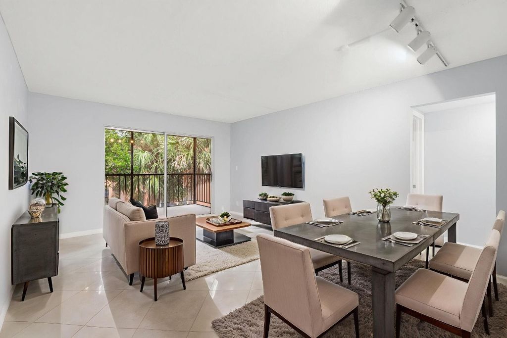 610 Tennis Club Drive 406, Fort Lauderdale, FL 33311