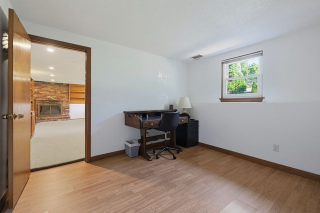 18 Princeton St, Peabody, MA 01960