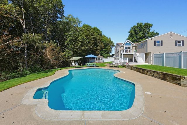 18 Princeton St, Peabody, MA 01960