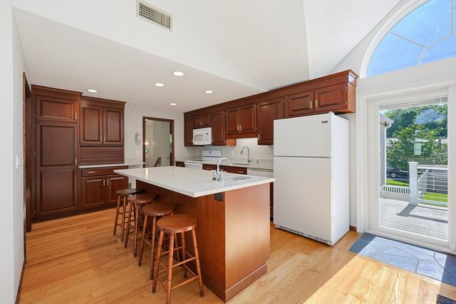 18 Princeton St, Peabody, MA 01960
