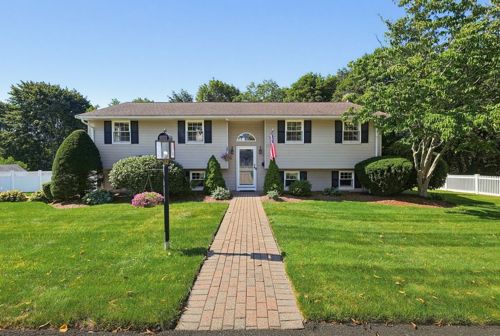 18 Princeton St, Peabody, MA 01960