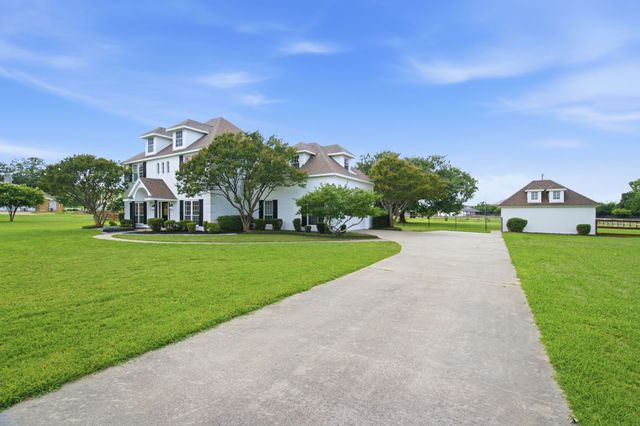 1301 Rolling Acres Drive, Argyle, TX 76226