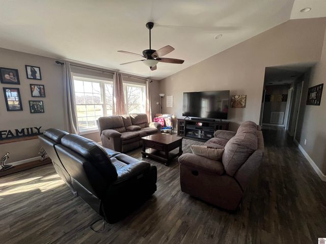 4697 State Route 384, Mayfield, KY 42066