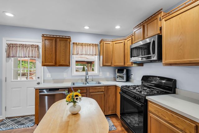 812 Beacon Street, Toms River, NJ 08757