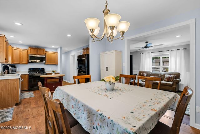 812 Beacon Street, Toms River, NJ 08757