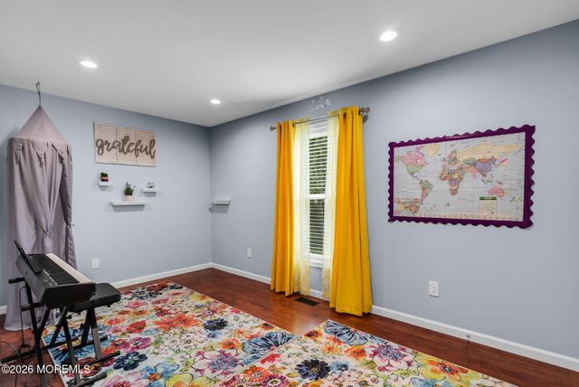 812 Beacon Street, Toms River, NJ 08757