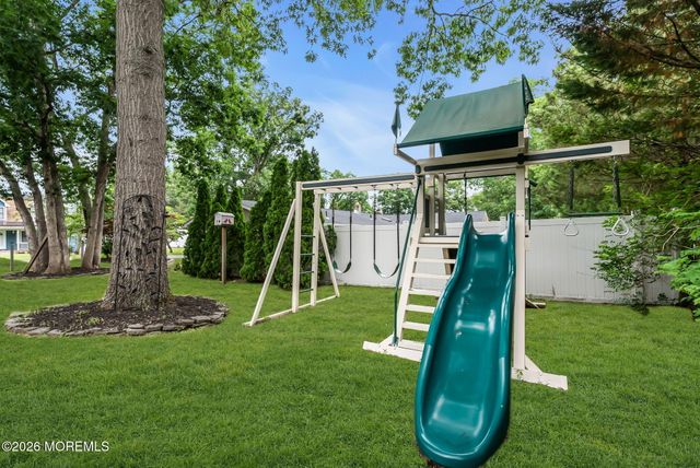 812 Beacon Street, Toms River, NJ 08757