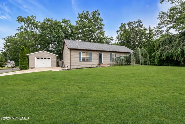 812 Beacon Street, Toms River, NJ 08757