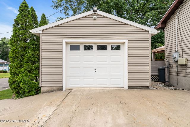 812 Beacon Street, Toms River, NJ 08757