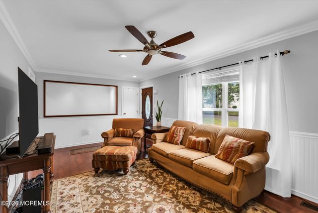 812 Beacon Street, Toms River, NJ 08757