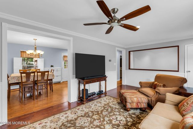 812 Beacon Street, Toms River, NJ 08757