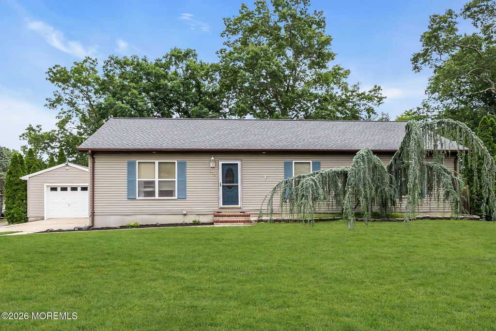 812 Beacon Street, Toms River, NJ 08757