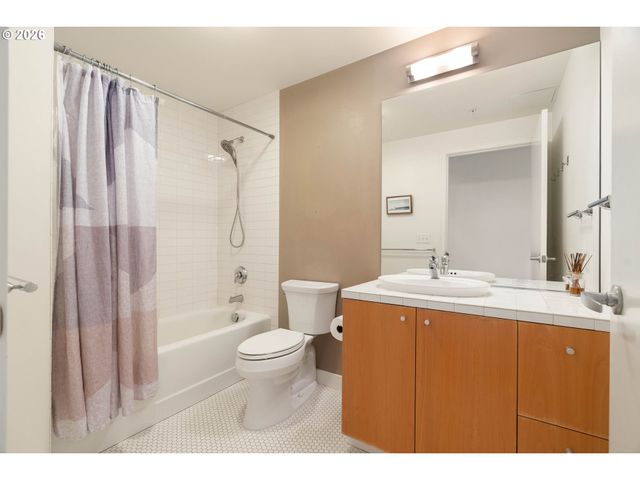1926 W BURNSIDE St 614, Portland, OR 97209