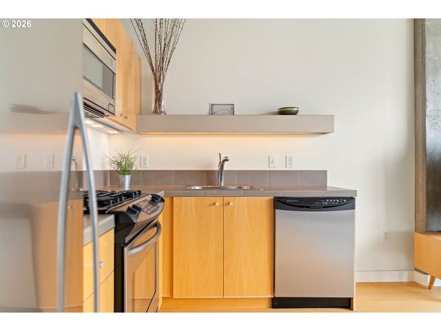 1926 W BURNSIDE St 614, Portland, OR 97209