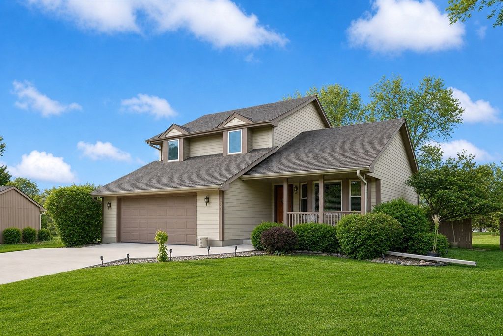 1352 NW 71st Place, Ankeny, IA 50023
