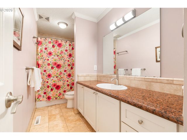 7422 Sw 37TH Ave, Portland, OR 97219