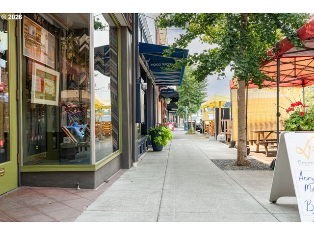 7422 Sw 37TH Ave, Portland, OR 97219