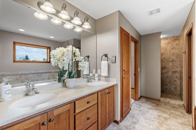 6364 Red Fox Road, Lino Lakes, MN 55014