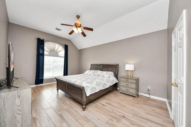 2704 Sunnyside Lane, Pearland, TX 77584