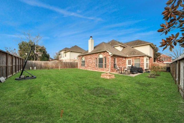 2704 Sunnyside Lane, Pearland, TX 77584