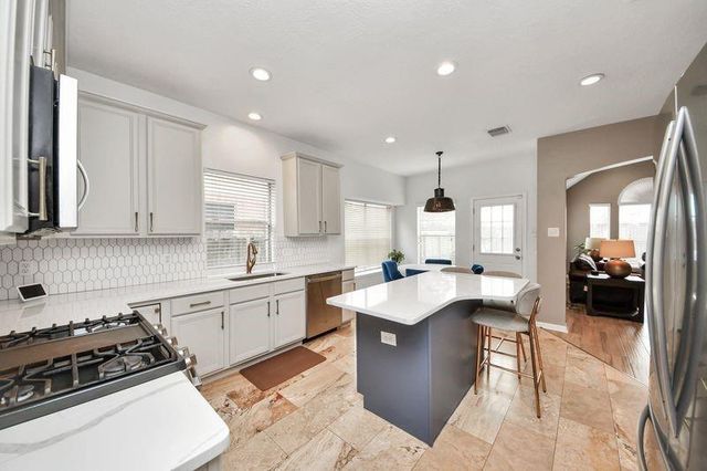 2704 Sunnyside Lane, Pearland, TX 77584