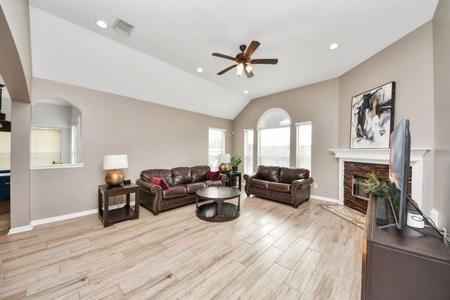 2704 Sunnyside Lane, Pearland, TX 77584