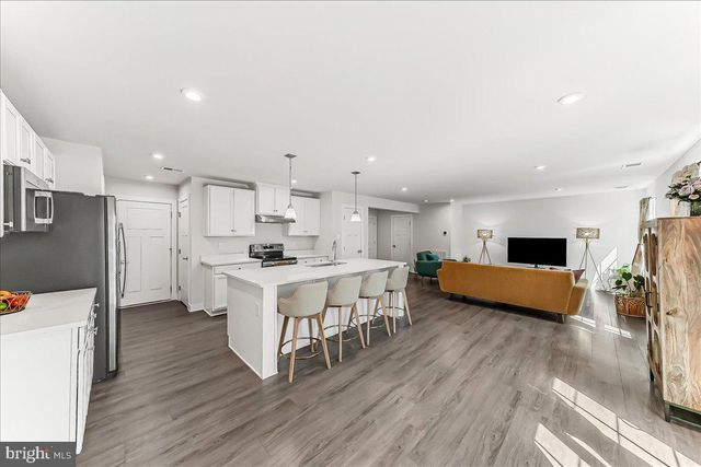 215 SLOAN DR, Coatesville, PA 19320