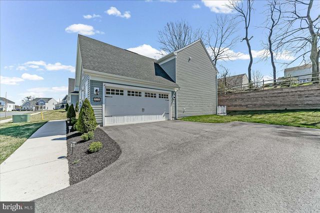 215 SLOAN DR, Coatesville, PA 19320