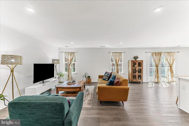 215 SLOAN DR, Coatesville, PA 19320