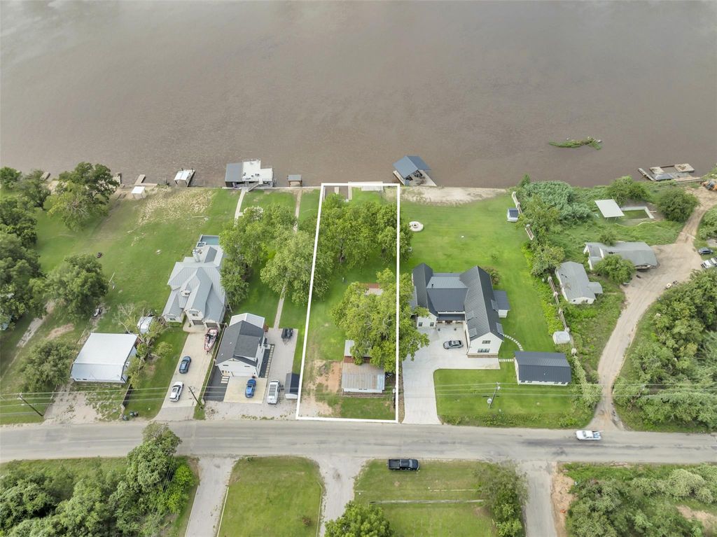2622 River Oaks DR, Kingsland, TX 78639