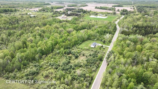 150 E Winegars Road, Gladwin, MI 48624