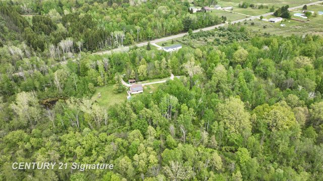 150 E Winegars Road, Gladwin, MI 48624