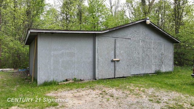 150 E Winegars Road, Gladwin, MI 48624