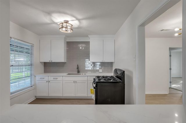 718 E Republic Avenue 1, Baytown, TX 77520