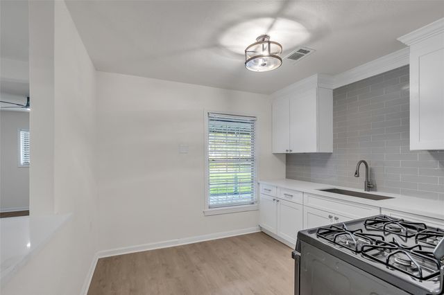 718 E Republic Avenue 1, Baytown, TX 77520