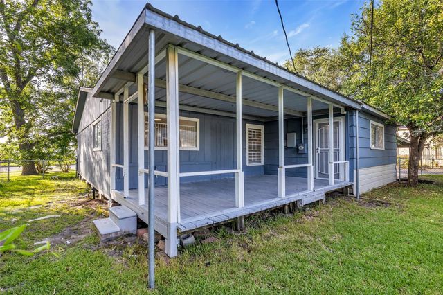 718 E Republic Avenue 1, Baytown, TX 77520