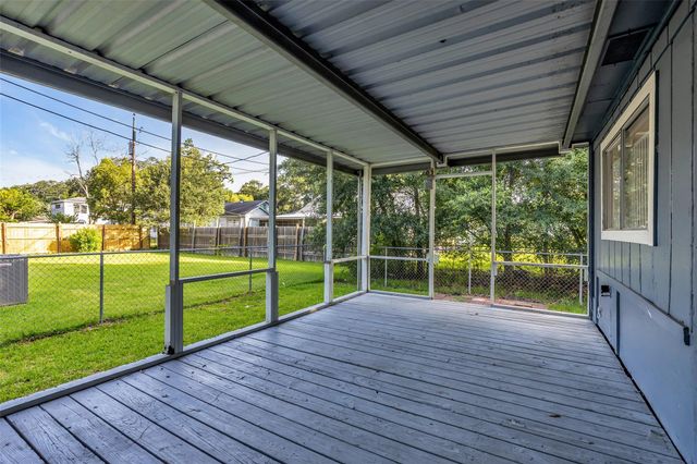 718 E Republic Avenue 1, Baytown, TX 77520