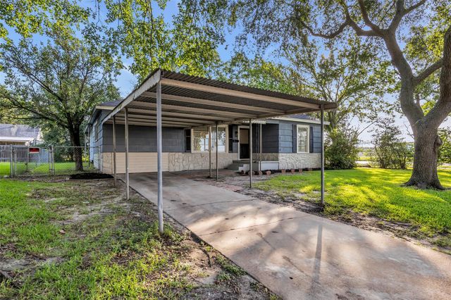 718 E Republic Avenue 1, Baytown, TX 77520