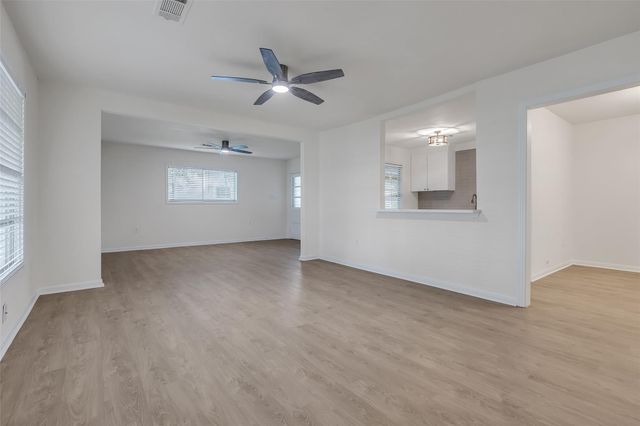 718 E Republic Avenue 1, Baytown, TX 77520