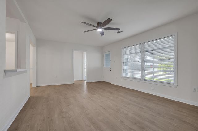 718 E Republic Avenue 1, Baytown, TX 77520