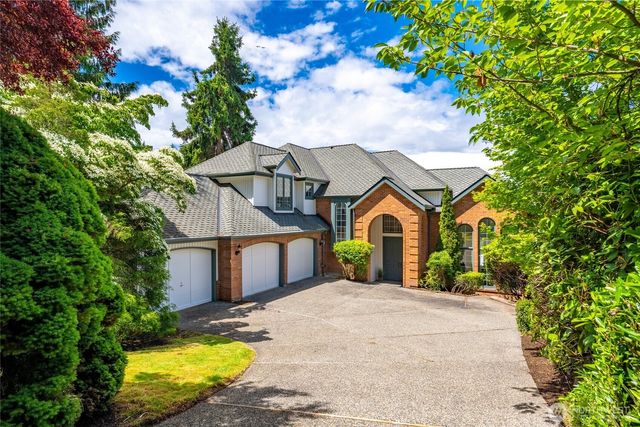8762 Paisley Drive NE, Seattle, WA 98115