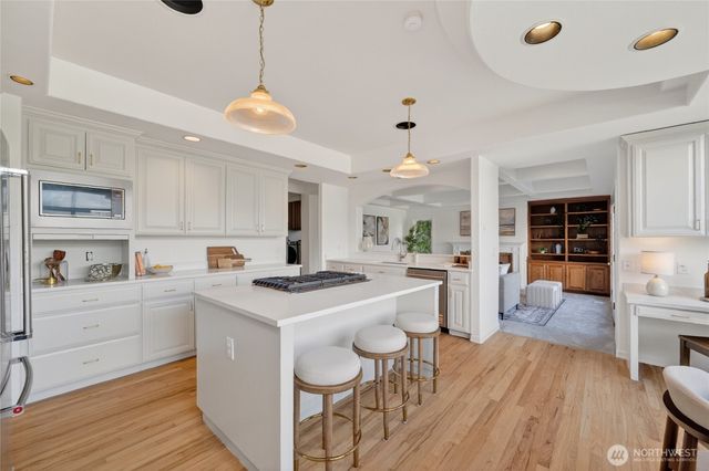 8762 Paisley Drive NE, Seattle, WA 98115