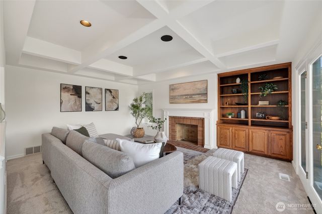 8762 Paisley Drive NE, Seattle, WA 98115