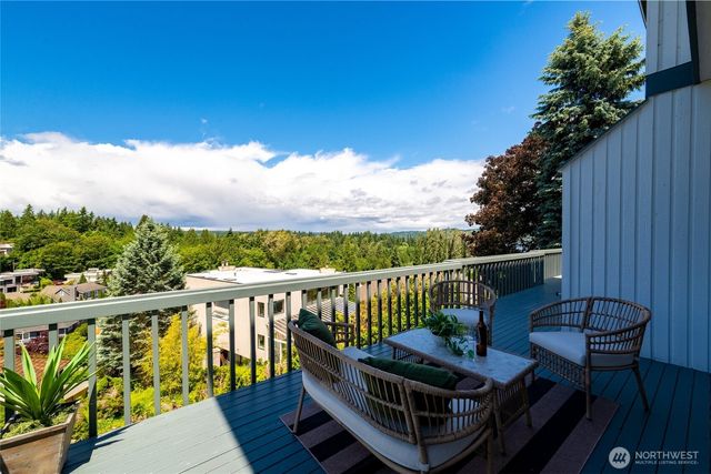 8762 Paisley Drive NE, Seattle, WA 98115