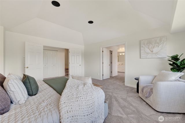 8762 Paisley Drive NE, Seattle, WA 98115